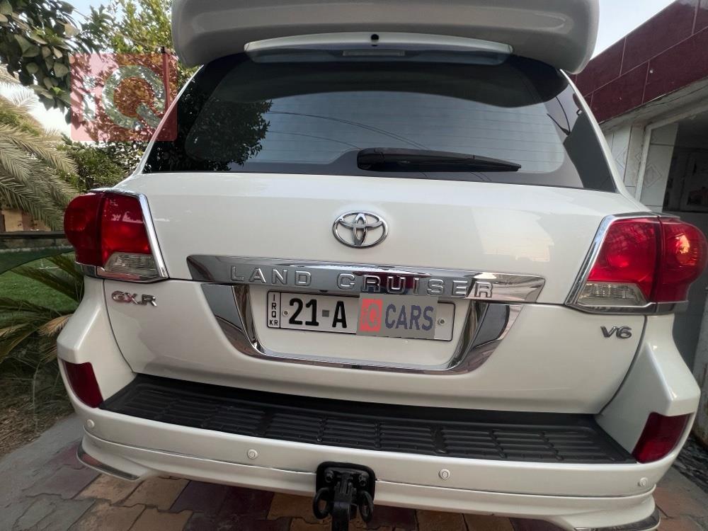 تۆیۆتا لاند کروزەر